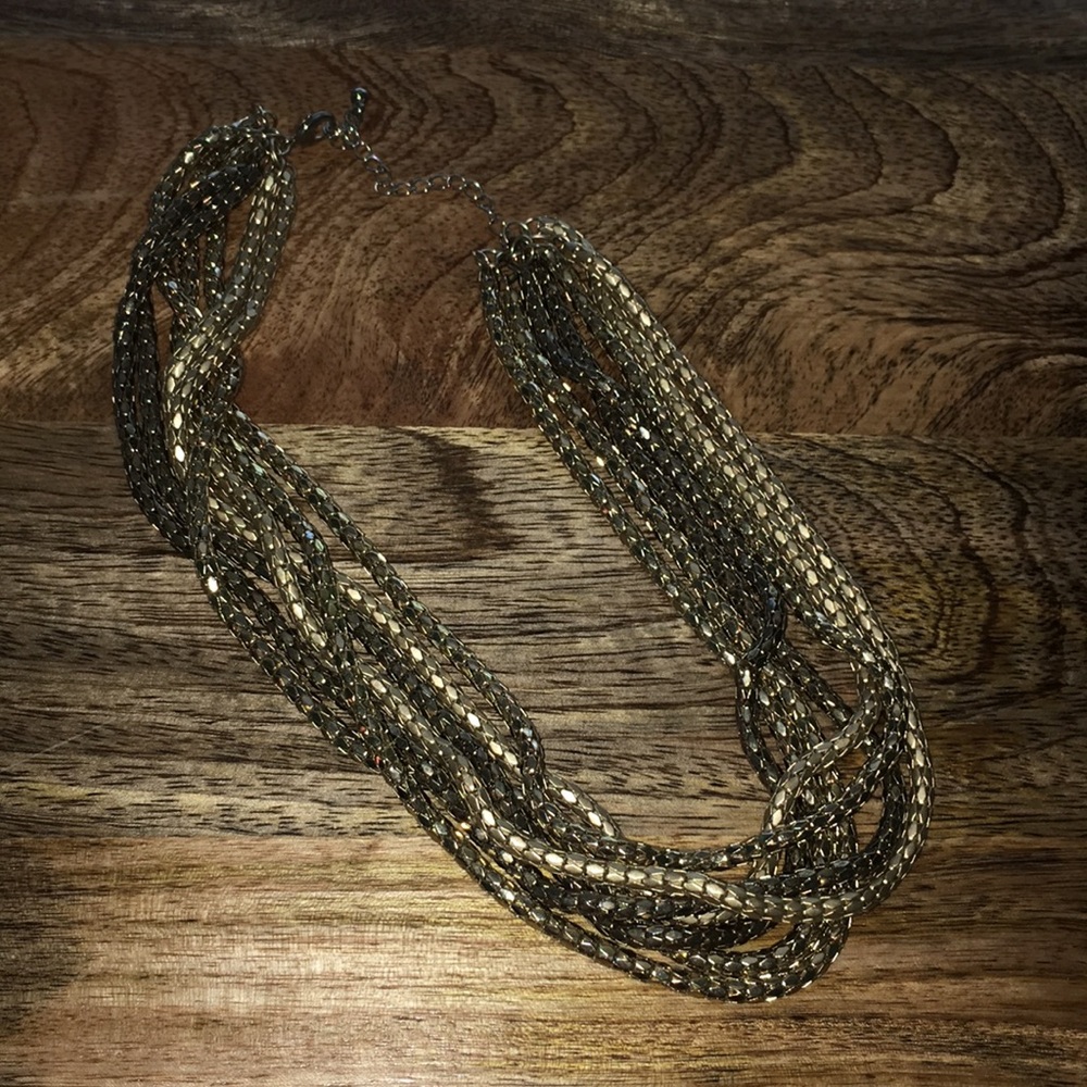 Beautiful gold/Crome colored necklace!!